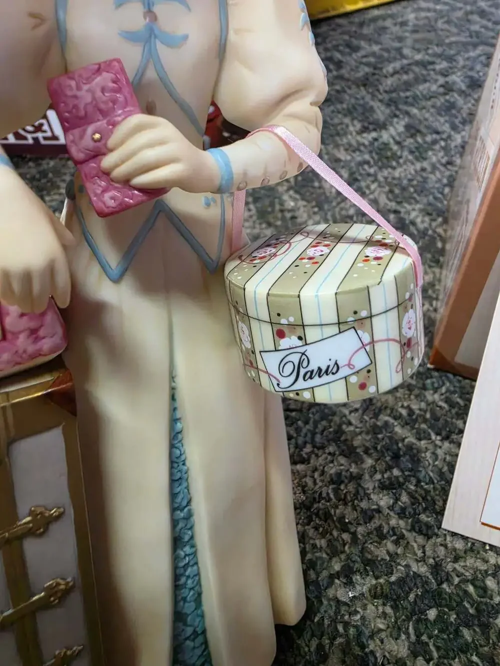 Avon 2002 Mrs. Albee Award President's Figurine